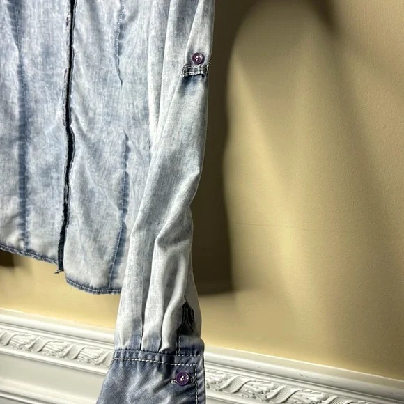 Guess Button Down Women Shirt - Picture 3 of 6